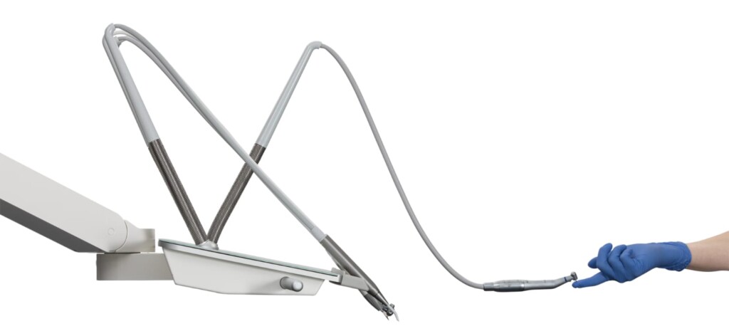 Delivery tray with balanced instruments