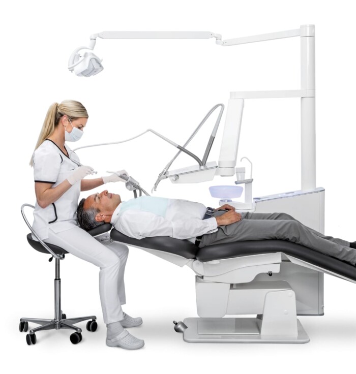 Dentist and patient Heka S+