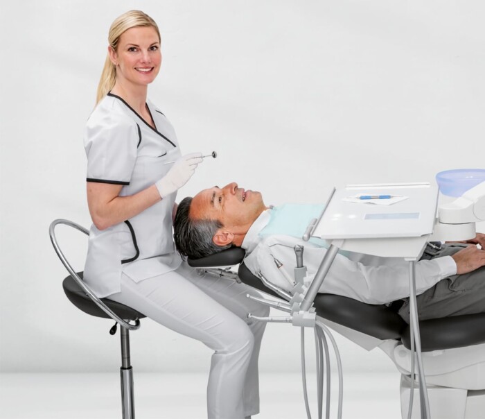 Dentist and patient on Heka G+